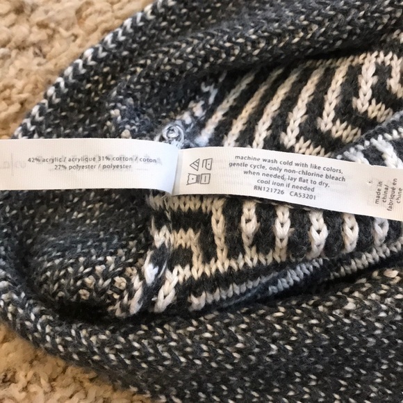 Adorable Aeropostale sweater! 🖤 - Picture 8 of 8